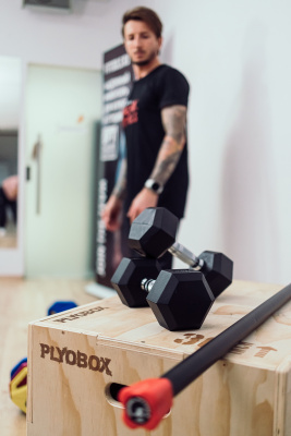 Гантель 8 кг гексагональная